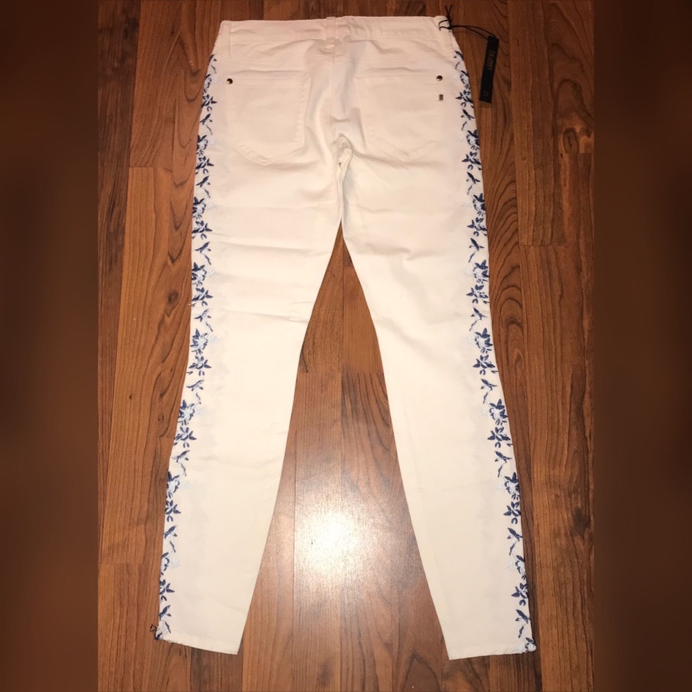 Women’s Denim Skinny Jeans - Picture 3 of 6